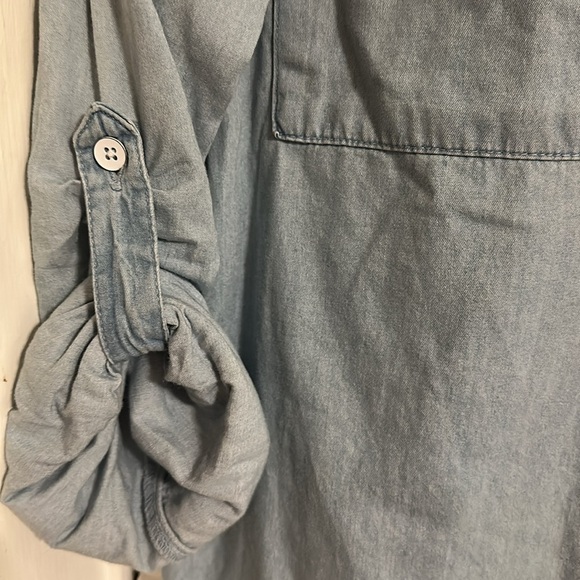 Old Navy Denim Chambray Button Down Shirt with Roll-Up Sleeves Size Small Petite - Picture 5 of 6